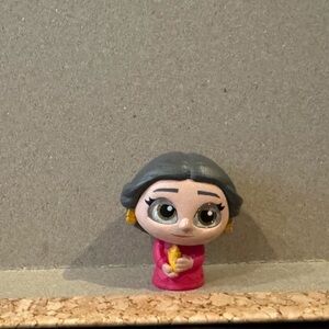 DISNEY DOORABLES pixel perfect Alma madrigal